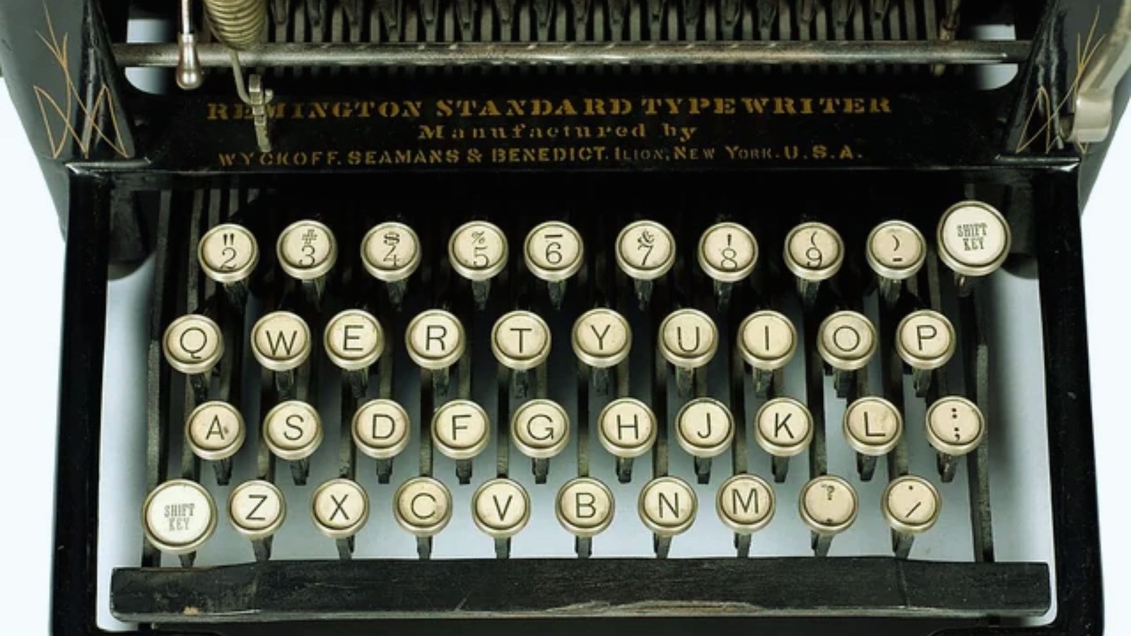  Close-up of an old typewriter showcasing its keys and letters, highlighting vintage craftsmanship and design.
