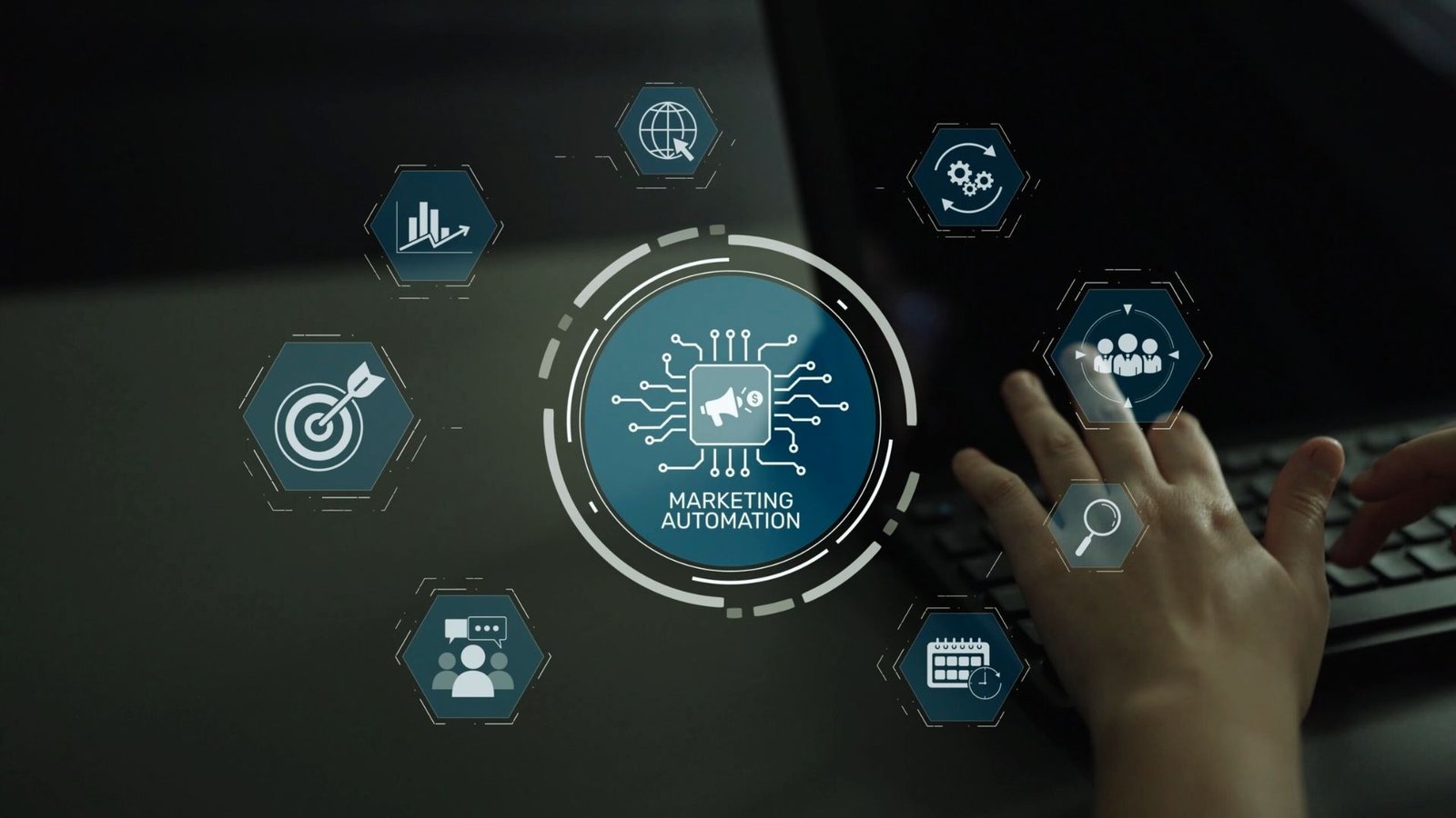  Infographic illustrating key factors for selecting a cloud computing platform for business needs and considerations.
